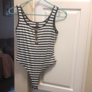3 for $15 🦋🦋 Shein Striped Black and White Bodysuit with button details
